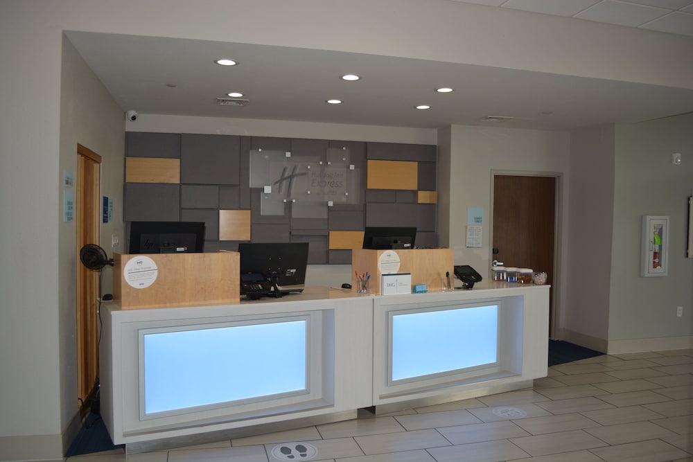 Holiday Inn Express & Suites Liberal by IHG - photo 24
