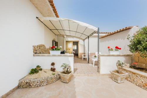 Villa Miranda Near the Sandy Beach Parking & Wifi — 4-Star Luxury Hotel in Avola, Italy