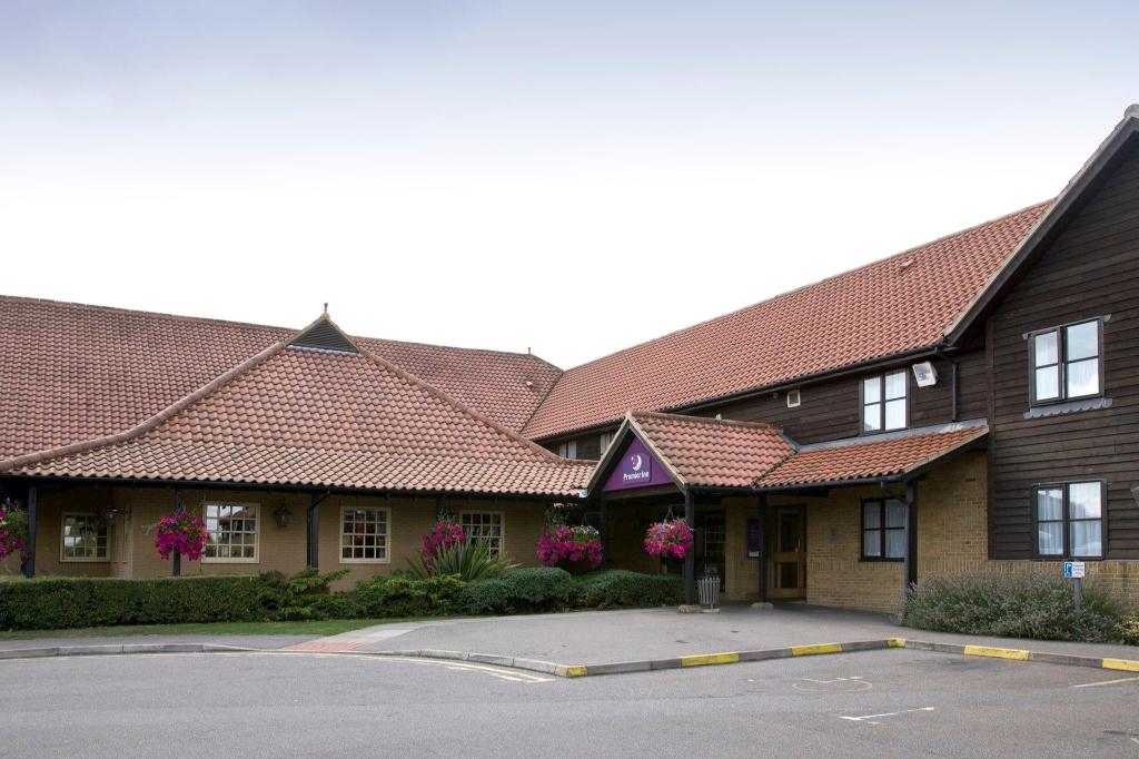 Premier Inn Basildon South — Basildon — photo 2