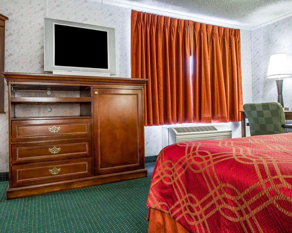 Rodeway Inn & Suites Brunswick near Hwy 1 - photo 11