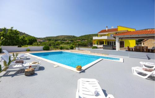 Nice Home In Primorski Dolac With Sauna — 4-Star Luxury Hotel in Primorski Dolac, Croatia