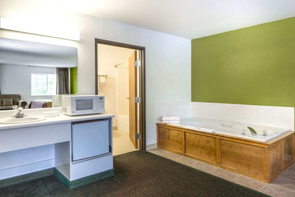 Super 8 by Wyndham De Soto - photo 9