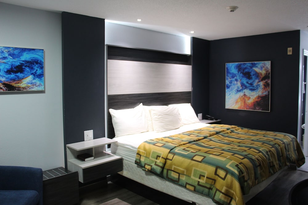 Douglas Inn And Suites - photo 12