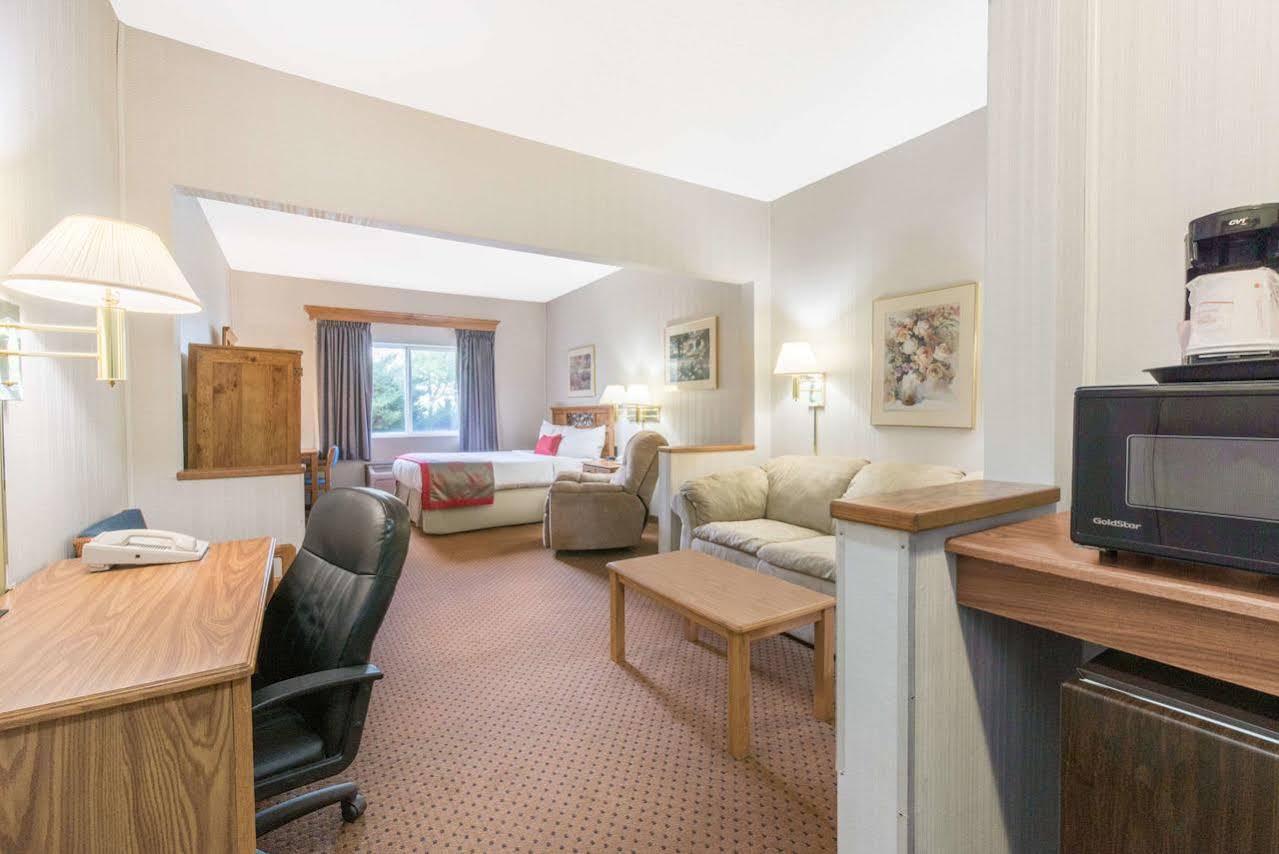 Ramada Limited Bismarck Northeast - photo 44