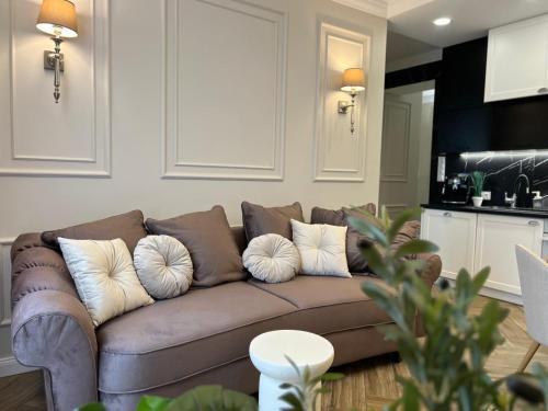 Family & Business Sauna Apartments Plac Wolności CENTRUM Downtow Piękny Apartament 5 Bedroom with Private Sauna Bath with Hydromassage Parking Catering Options — 4-Star Luxury Hotel in Kielce, Poland