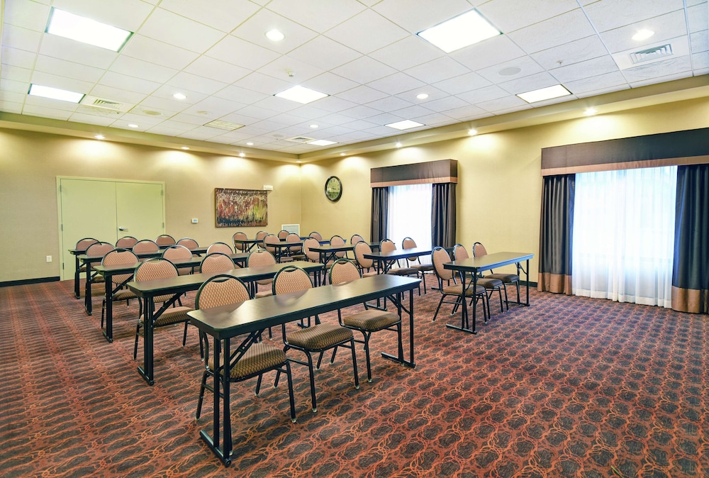 Hampton Inn Beloit - photo 38