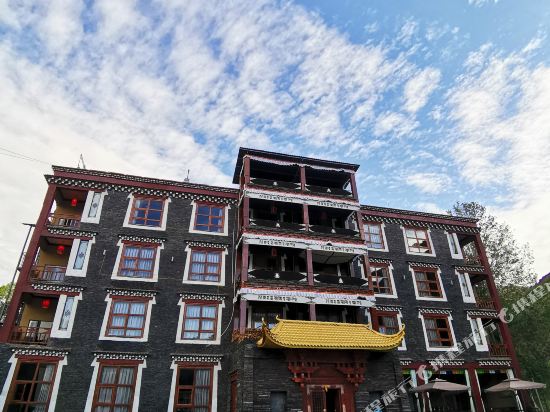 Seng'e Langzan Hostel — hotel in Kangding