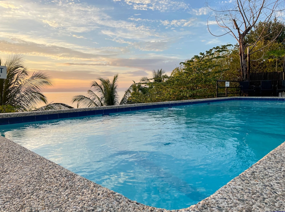 Masayahin Dive Center and Cabanavillas — hotel in Santander Poblacion
