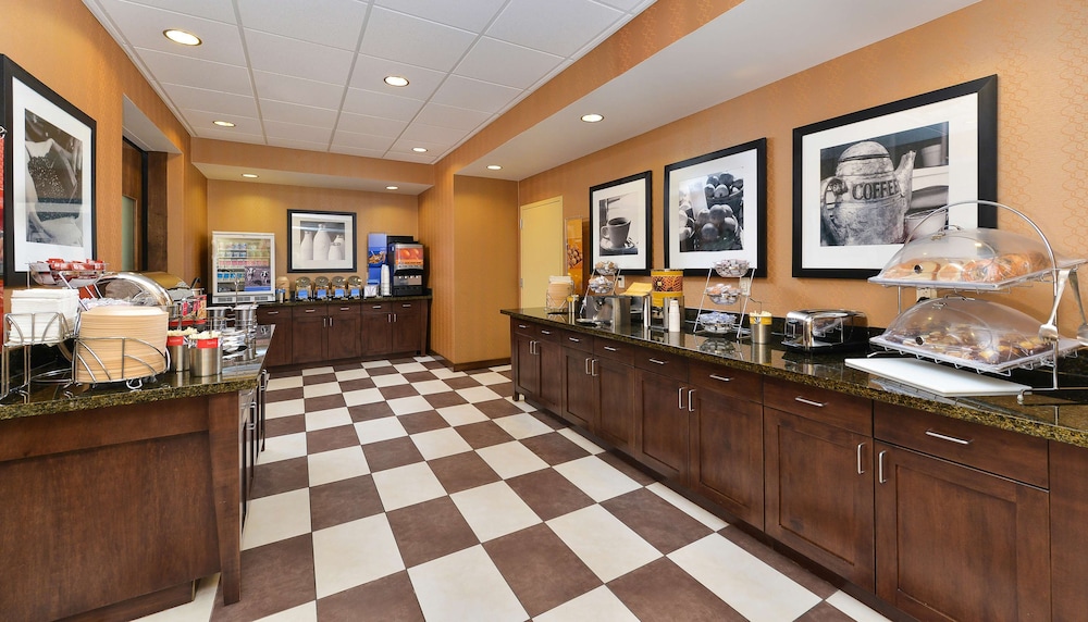 Hampton Inn Clinton IA - photo 48