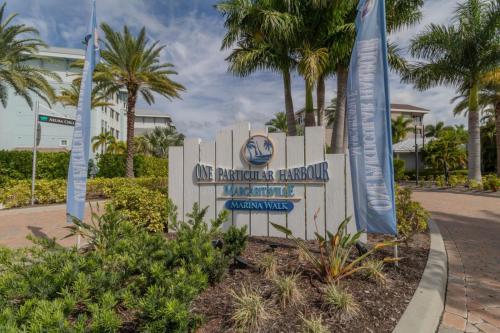 NEW Available for Summer Less than 1 mile to AMI in Bradenton, United States