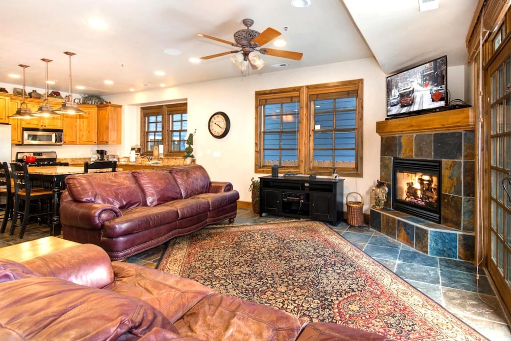 KBM Resorts Walk to Lifts and Main St Rent 1416 and 1418 Townhomes together Pri Hot tub PPS 1418 - photo 2