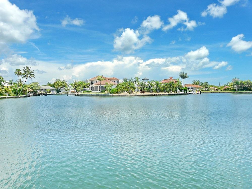 1684 Rainbow Court — 4-Star Luxury Hotel in Marco Island, United States
