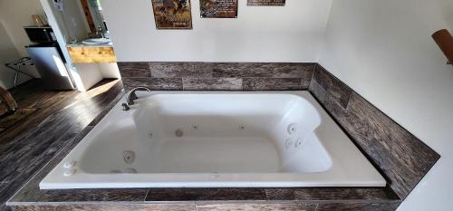 Eagle's Nest Motel - photo 27