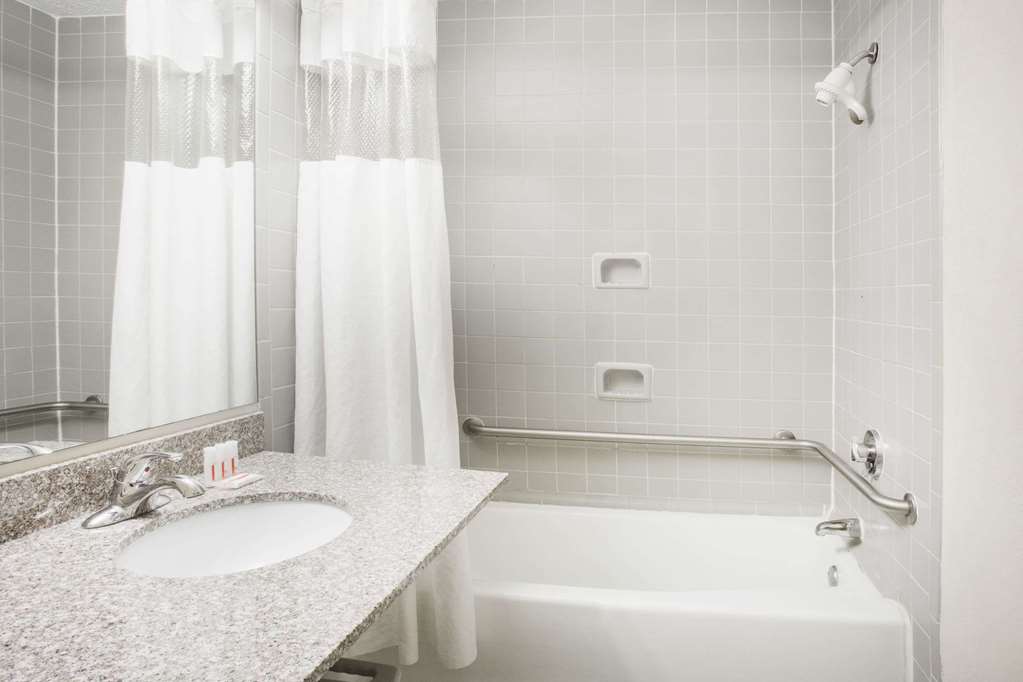 Ramada by Wyndham Wytheville - photo 9