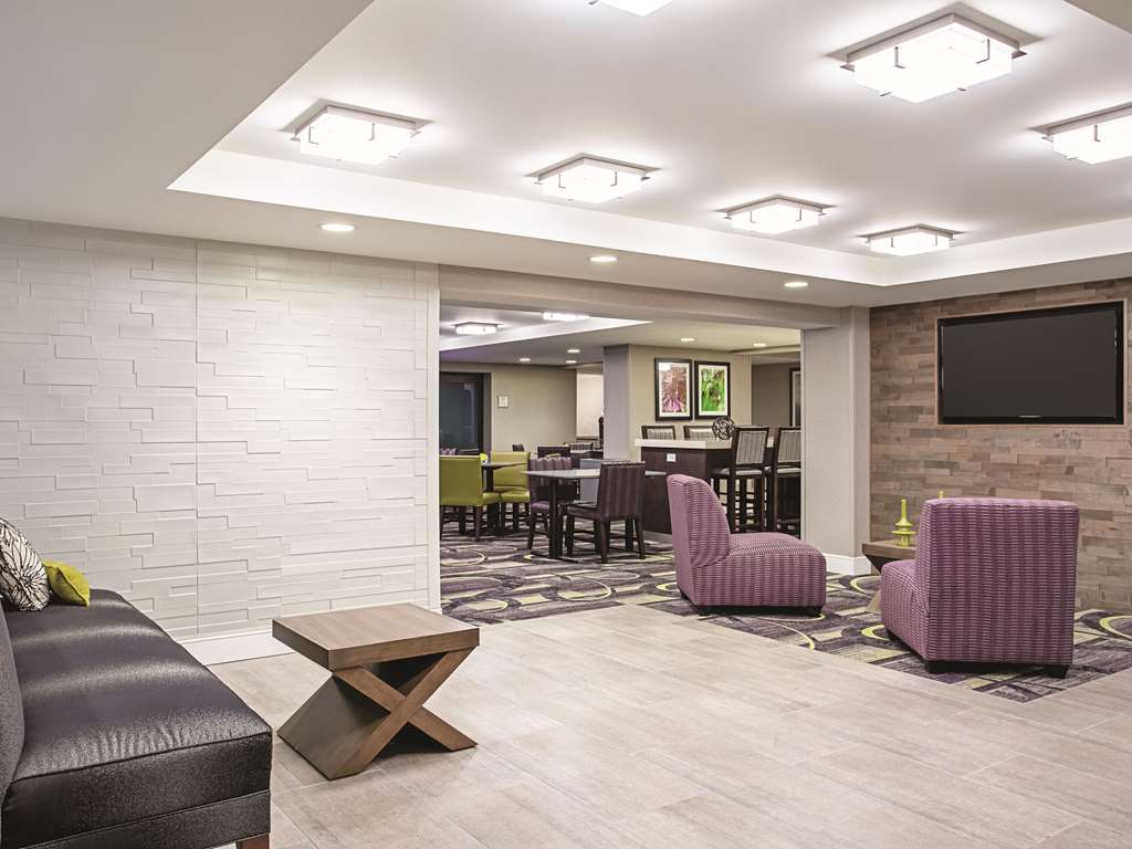 La Quinta Inn & Suites by Wyndham Baltimore N White Marsh - photo 6