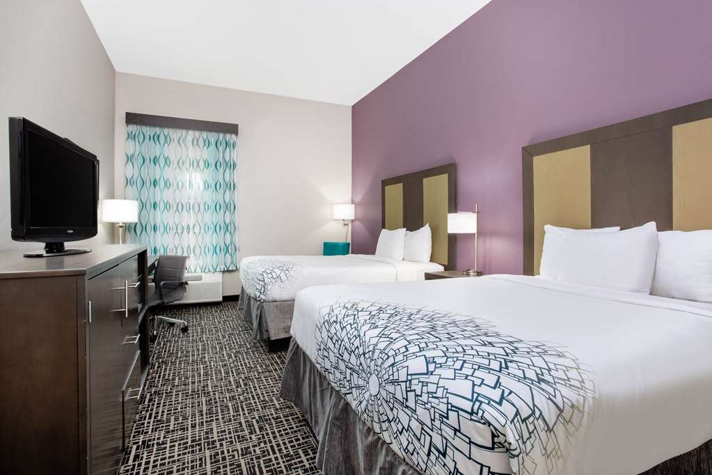 La Quinta Inn & Suites by Wyndham Hillsboro - photo 21