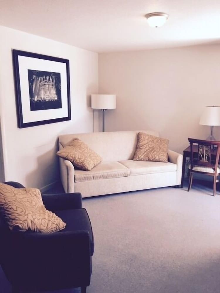 Ranch House Inn and Suites - photo 20
