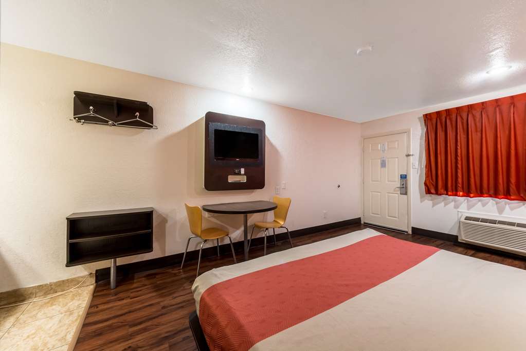 Motel 6 San Antonio Tx Frost Bank Center - photo 14