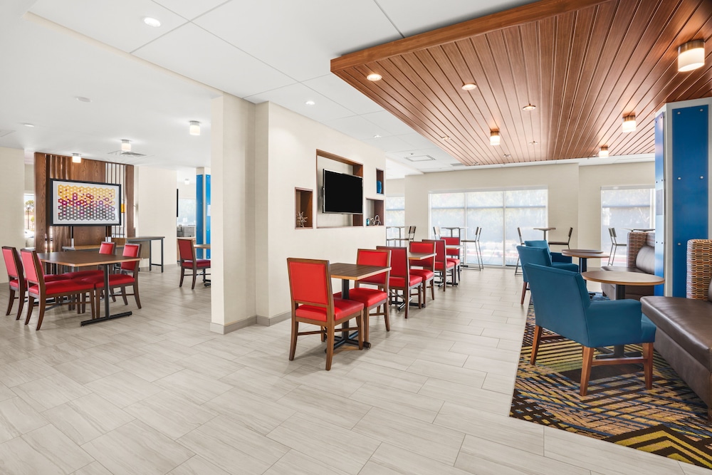 Holiday Inn Express & Suites Suisun City by IHG - photo 35
