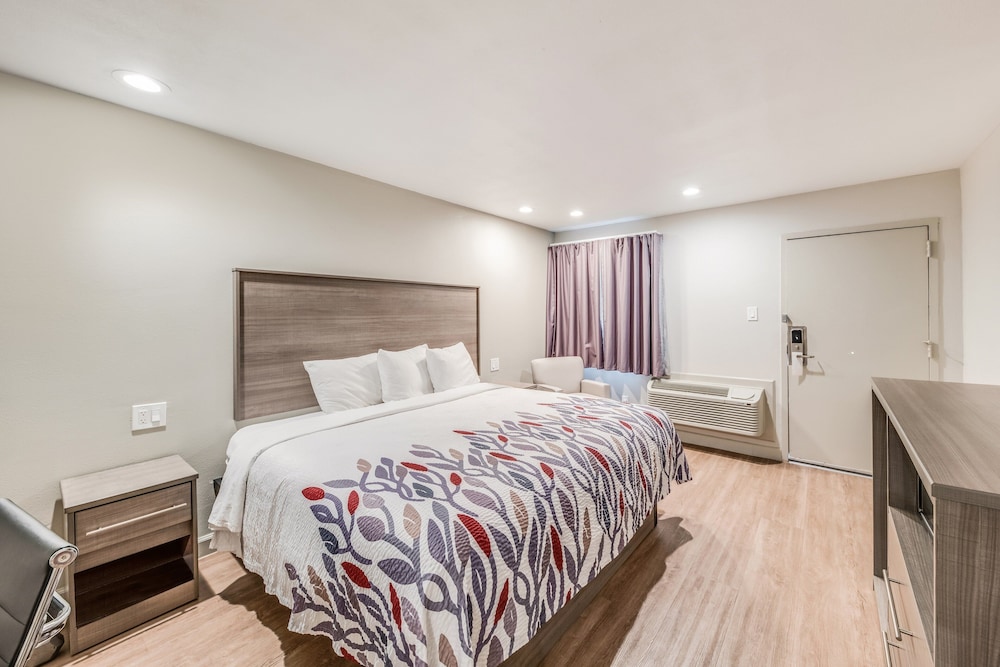 Red Roof Inn Lewisville - photo 16