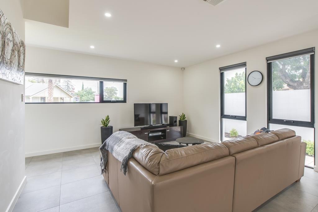 Glenelg Sea Breeze — 4-Star Luxury Hotel in Adelaide, Australia