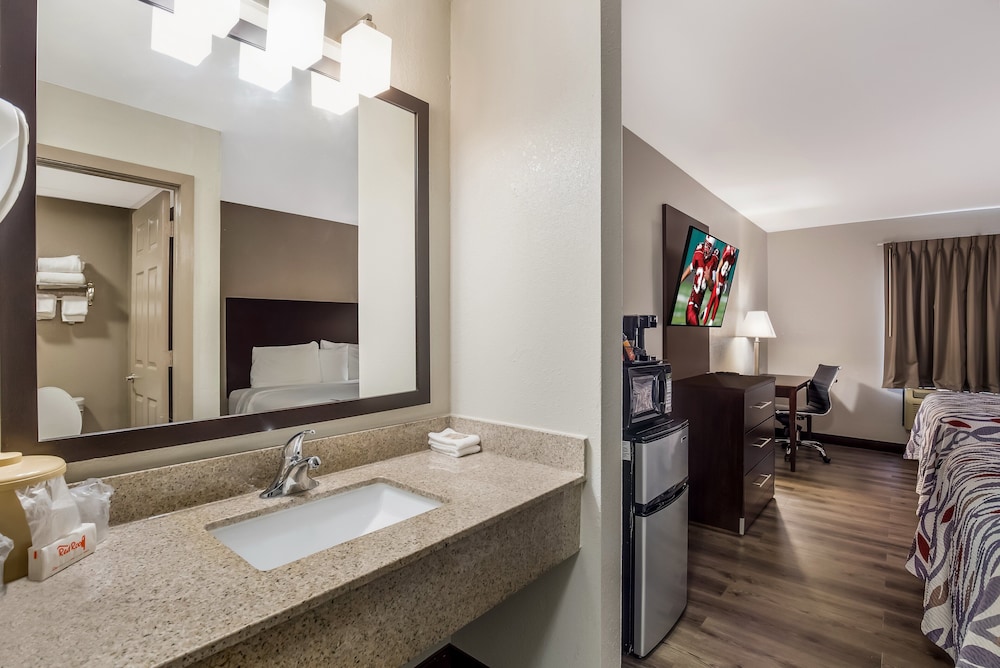 Red Roof Inn Allentown South - photo 35