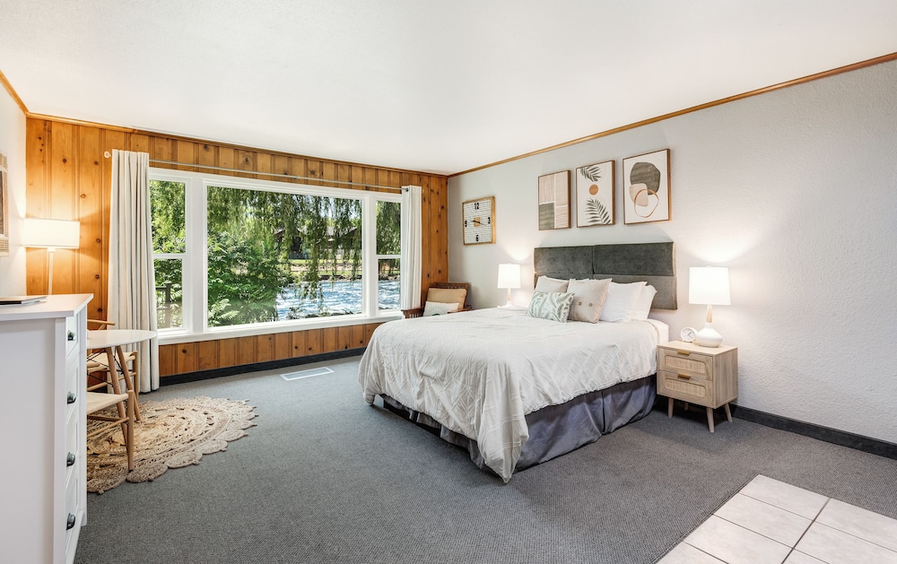 Bend Riverside Inn & Suites - photo 114