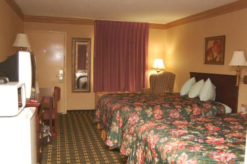 Executive Inn and Suites Springdale - photo 36