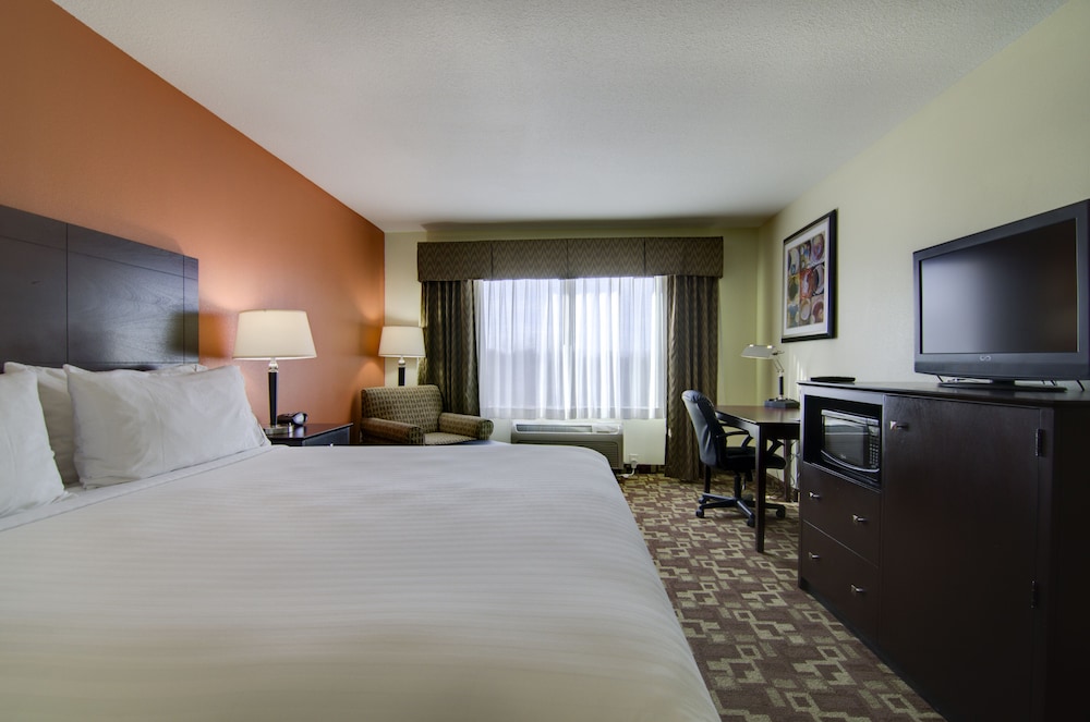 Holiday Inn Express Hotel & Stes Kansas City Sports Complex by IHG - photo 29