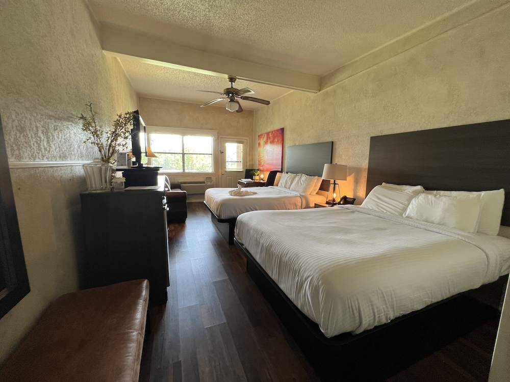 Mountain Harbor Queen Guest Room on Lake Ouachita by RedAwning — hotel in Mount Ida