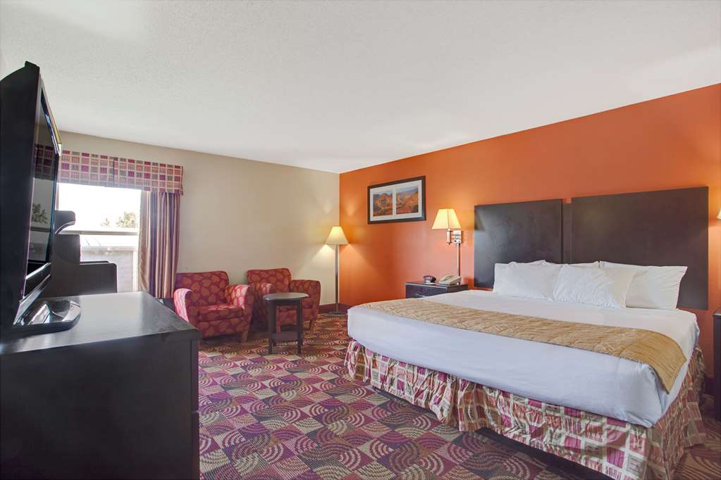 Days Inn & Suites by Wyndham Ridgeland - photo 6