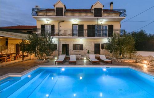 Amazing Home In Unesic With Wifi — 5-Star Luxury Hotel in Unesic, Croatia