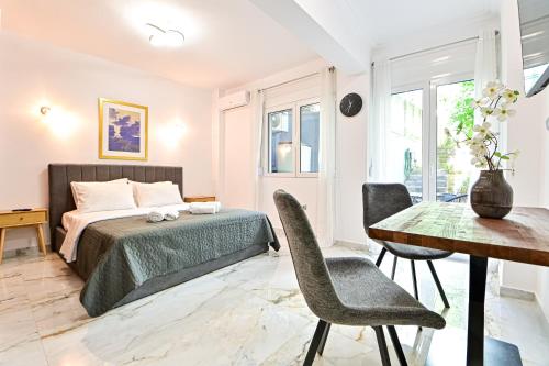Acropolis Luxurious Apartment 100 Mbps Metro Garden — 4-Star Luxury Hotel in Athens, Greece
