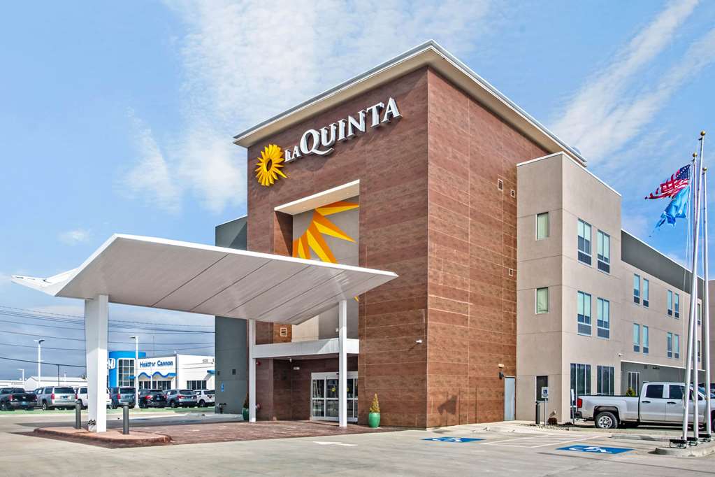 La Quinta Inn & Suites by Wyndham Ponca City - photo 2