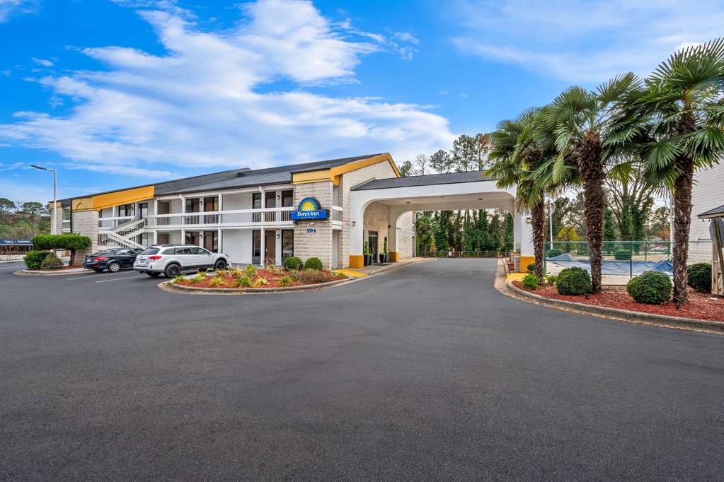 Days Inn by Wyndham Raleigh Midtown - photo 3