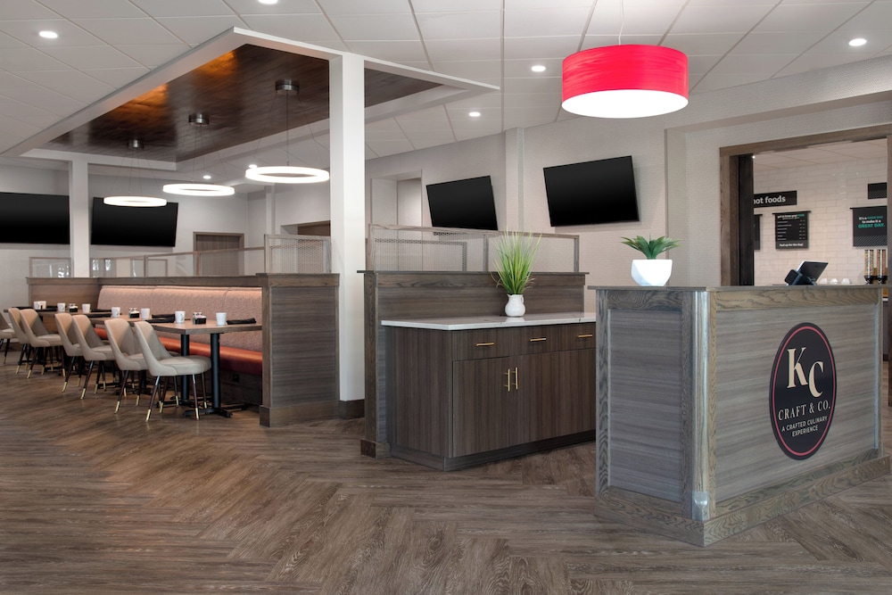 Holiday Inn & Suites Overland Park West by IHG - photo 31
