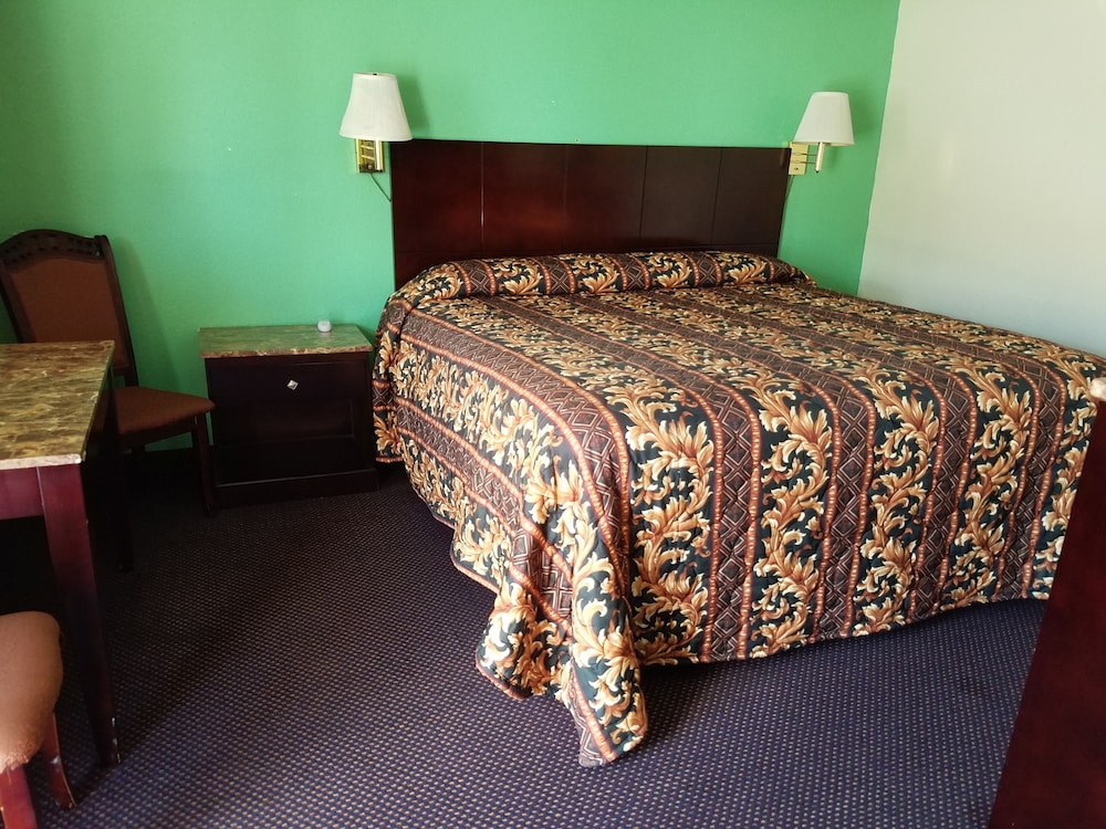 Luxury Inn & RV Park - photo 8