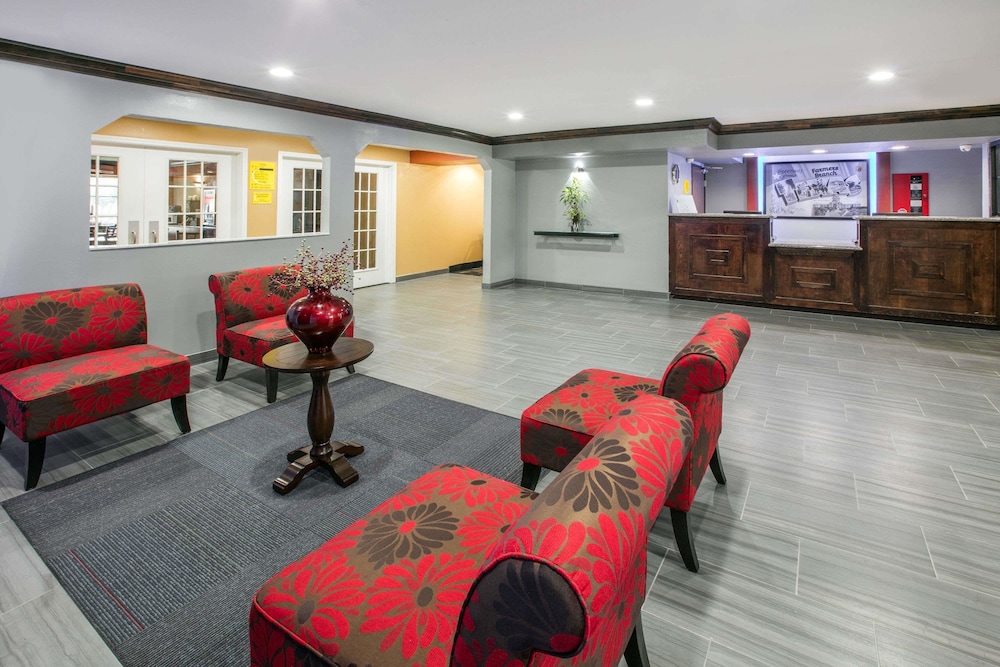 Super 8 by Wyndham Farmers Branch North Dallas - photo 3