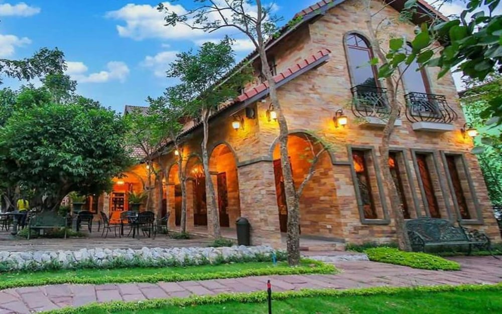 Chateau de Bear Hotel in Nakhon Sawan, Thailand