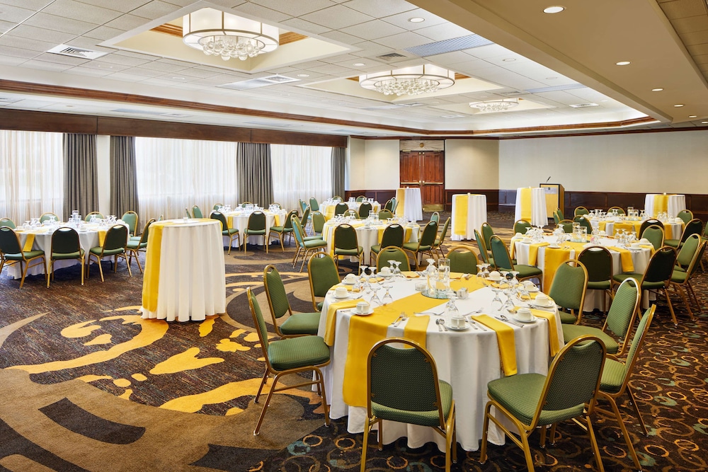 Embassy Suites by Hilton Greensboro Airport - photo 38
