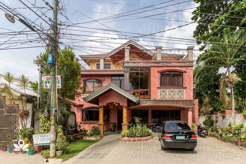 OYO 426 Coco Grove Tourist Inn in Dauis, Philippines