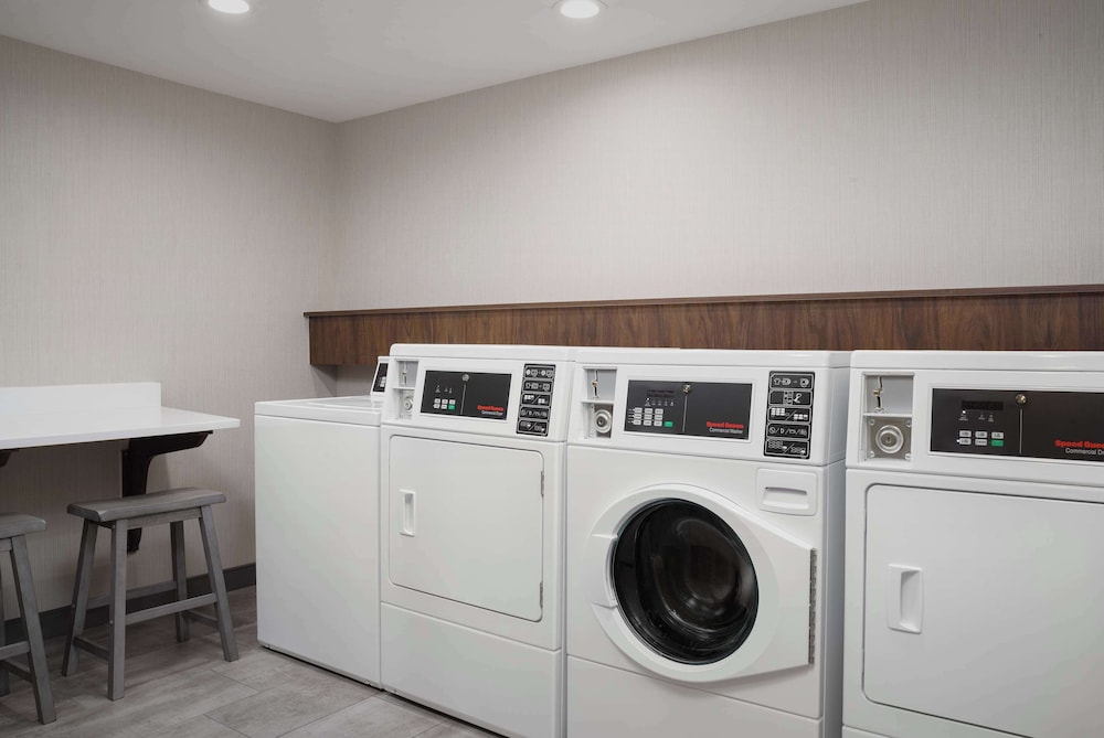 Hampton Inn and Suites by Hilton Naples South - photo 36