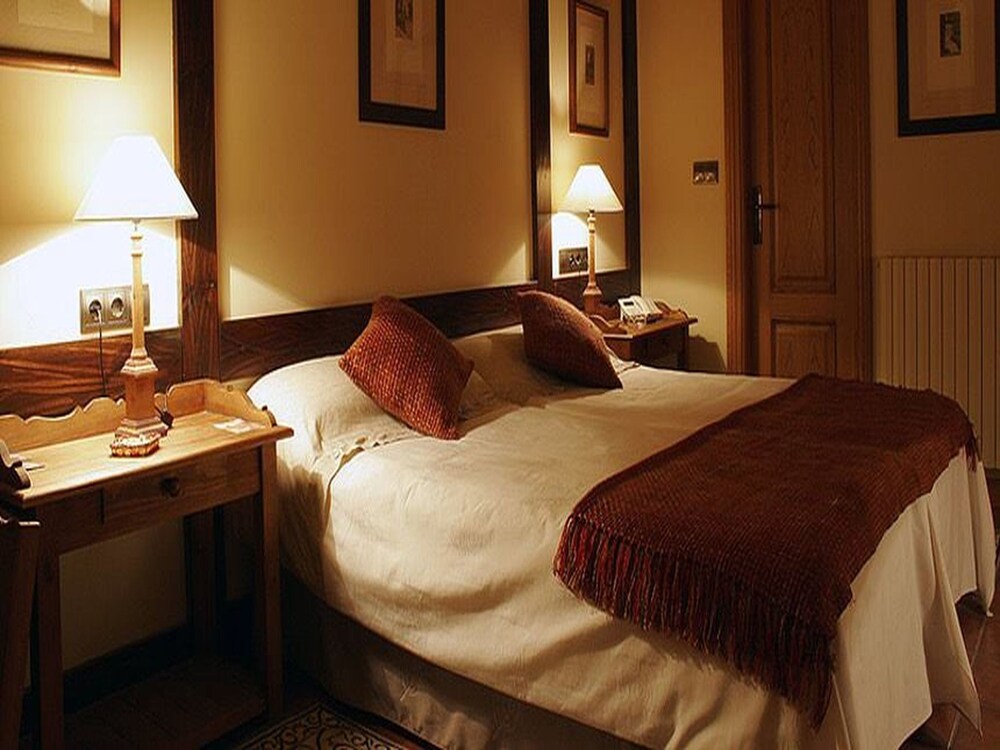 Hotel Casbas — Sabinanigo