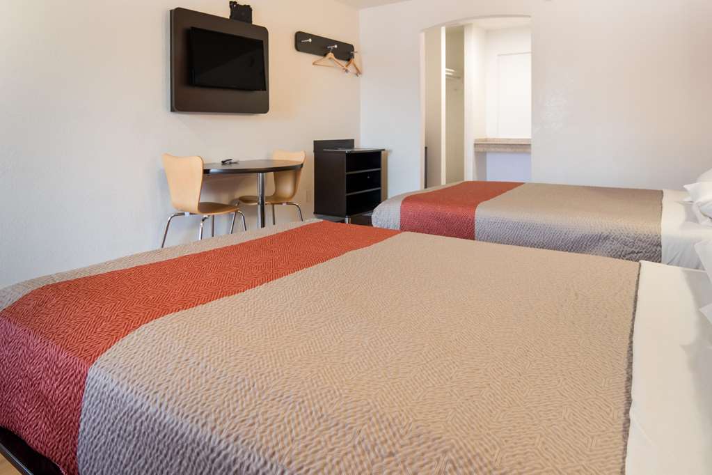 Motel 6 Fort Worth TX Seminary - photo 8