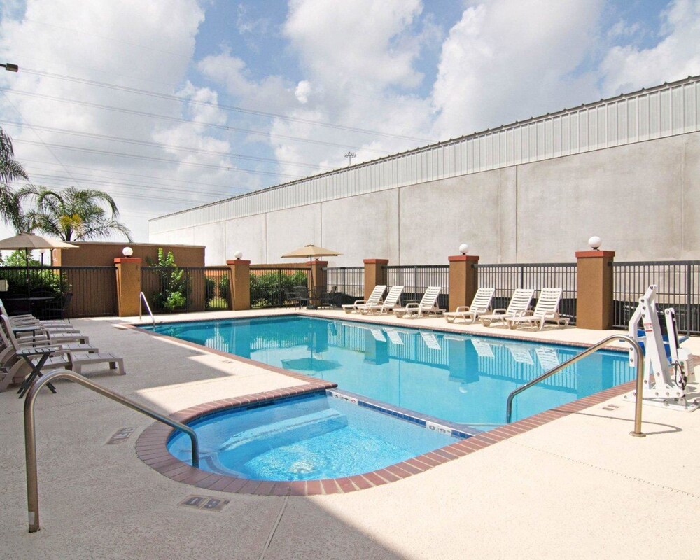 Springwood Suites Houston IAH Beltway 8 - photo 11