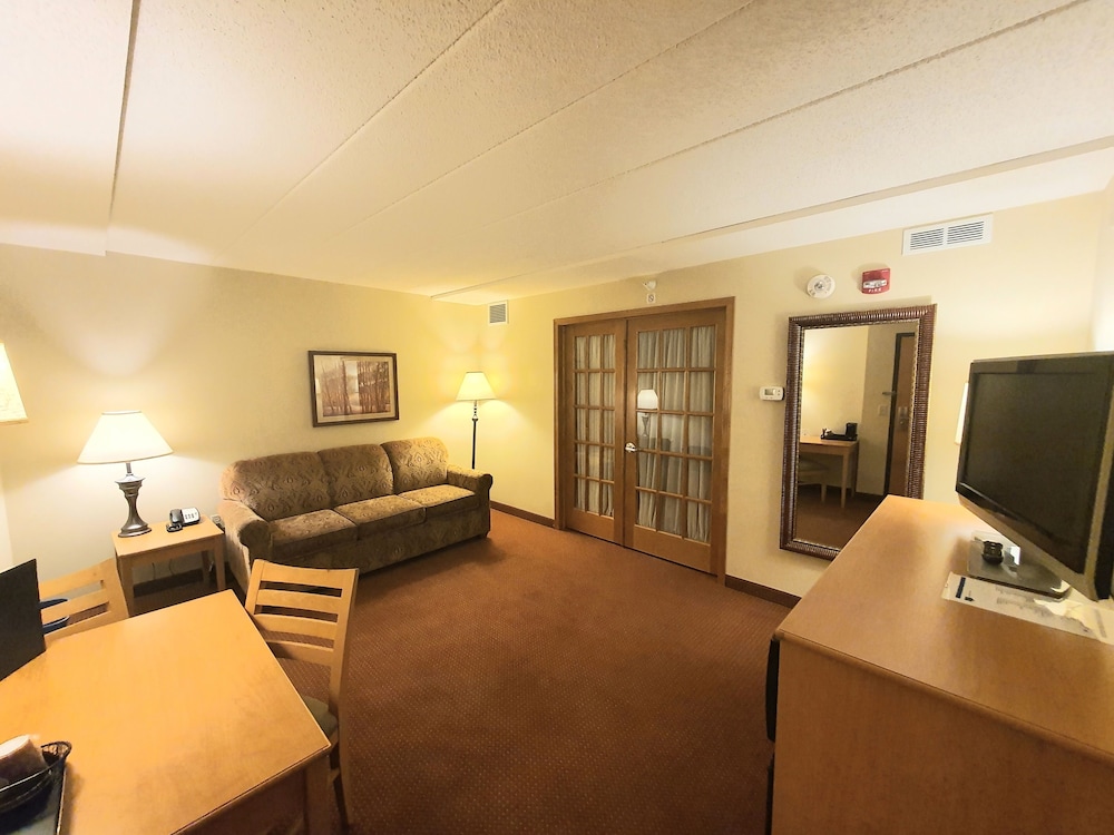 AmeriVu Inn & Suites Waconia - photo 32
