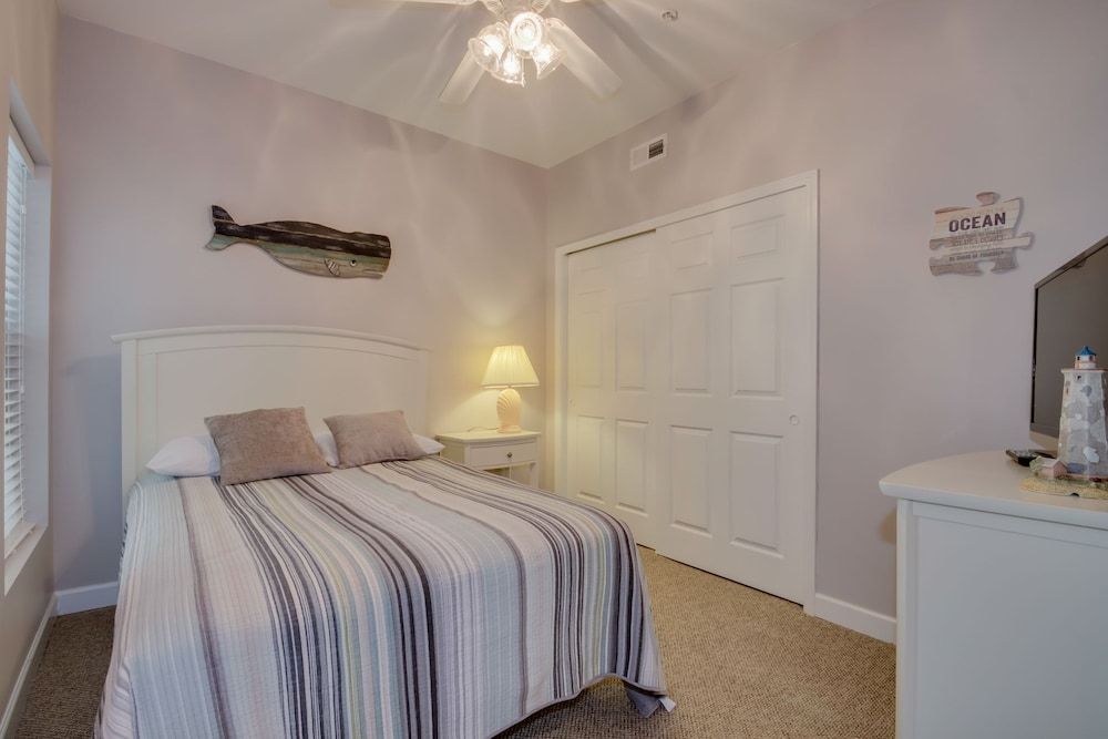 Pier Watch II 302 2nd Row Large Condo Cherry Grove Section — 4-Star Luxury Hotel in Myrtle Beach, United States