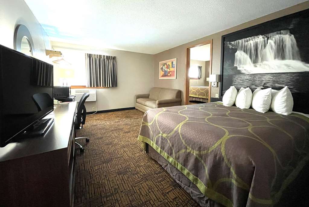 Super 8 by Wyndham Indianapolis Emerson Ave - photo 17