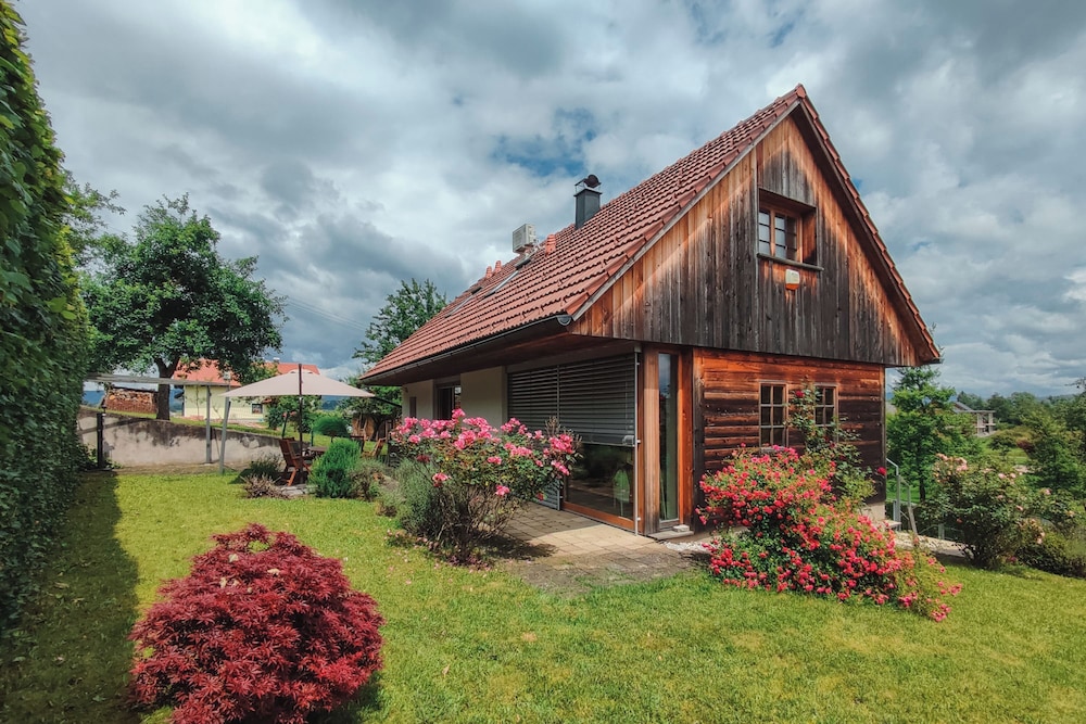 Tailors House Happy Rentals — 4-Star Luxury Hotel in Metlika, Slovenia