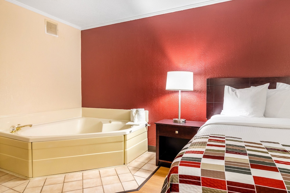 Red Roof Inn Ashtabula Austinburg - photo 10